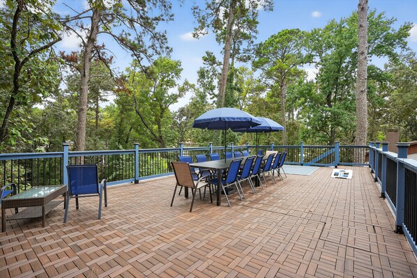 House, 5 Bedrooms | Outdoor dining
