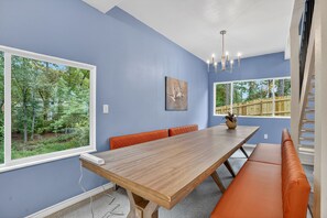 House, 5 Bedrooms | Dining