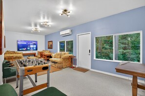 House, 5 Bedrooms | Games room