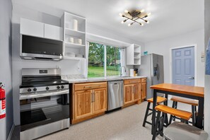 House, 5 Bedrooms | Private kitchen | Fridge, oven, coffee/tea maker, toaster