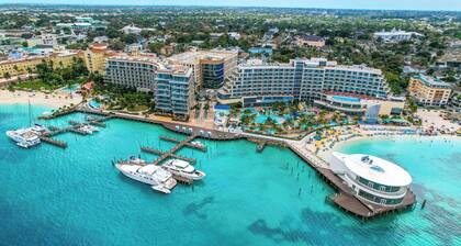 Margaritaville Resort w. Waterpark - Luxury Oceanfront Four Bedroom Residence