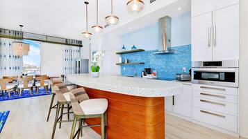 Fridge, stovetop, dishwasher, ice maker