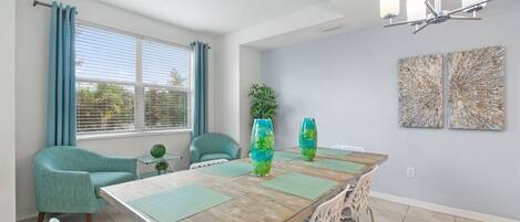 Condo, 2 Bedrooms | Dining