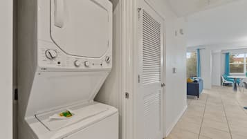 Condo, 2 Bedrooms | Interior