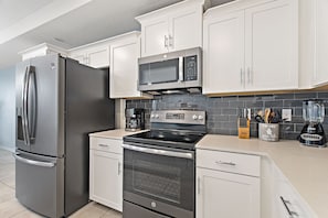 Condo, 2 Bedrooms | Private kitchen | Fridge, oven, coffee/tea maker, toaster