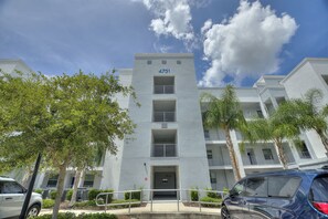 콘도, 침실 2개 | 외관