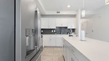 Huoneisto, 2 makuuhuonetta | Yksityinen keittiö | Jääkaappi, uuni, kahvin-/teenkeitin, leivänpaahdin