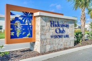 Condo, 2 Bedrooms | Property grounds