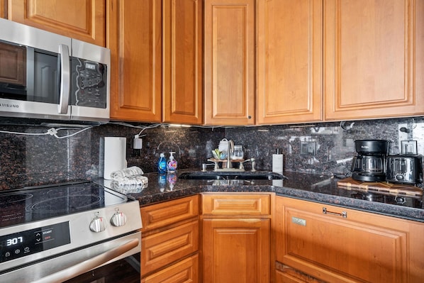 Condo, 1 Bedroom | Private kitchen | Fridge, oven, coffee/tea maker, toaster