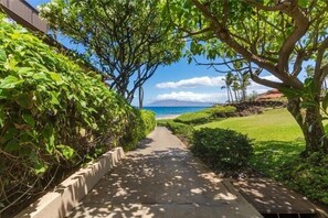 Condo, 2 Bedrooms | Property grounds