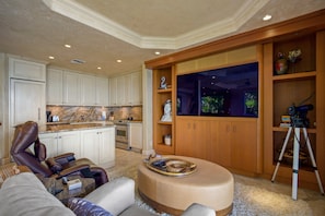 Condo, 2 Bedrooms | Living area