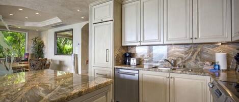 Condo, 2 Bedrooms | Private kitchen