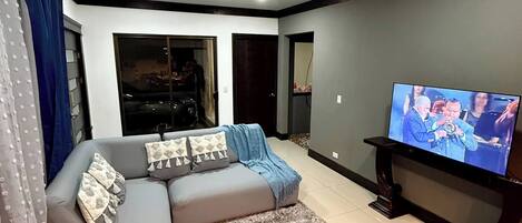 Talo, 3 makuuhuonetta, esteetön, tupakointi sallittu | Olohuone