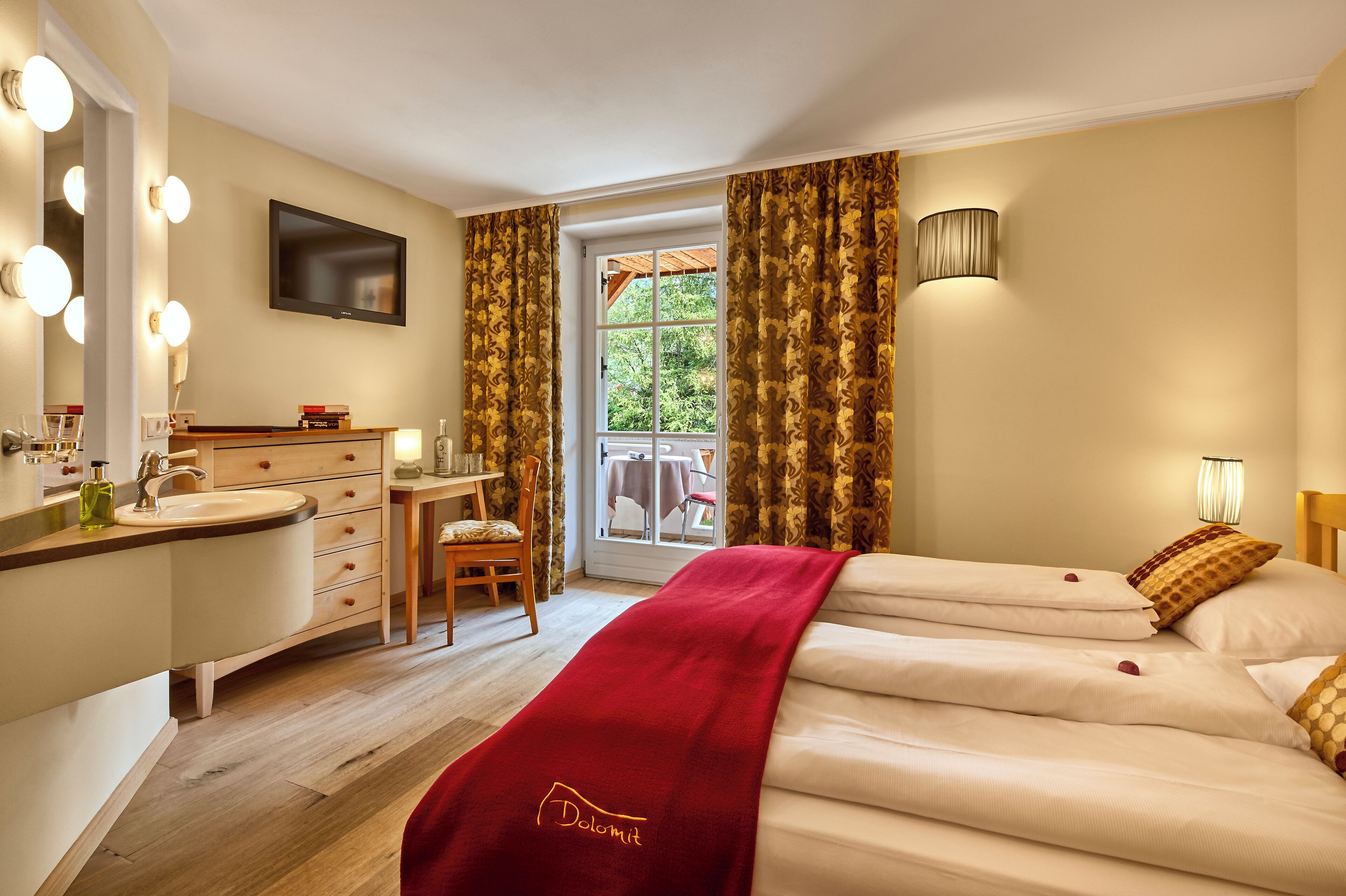 Superior Single Room, Balcony, Mountain View | In-room safe, blackout drapes, iron/ironing board, free WiFi