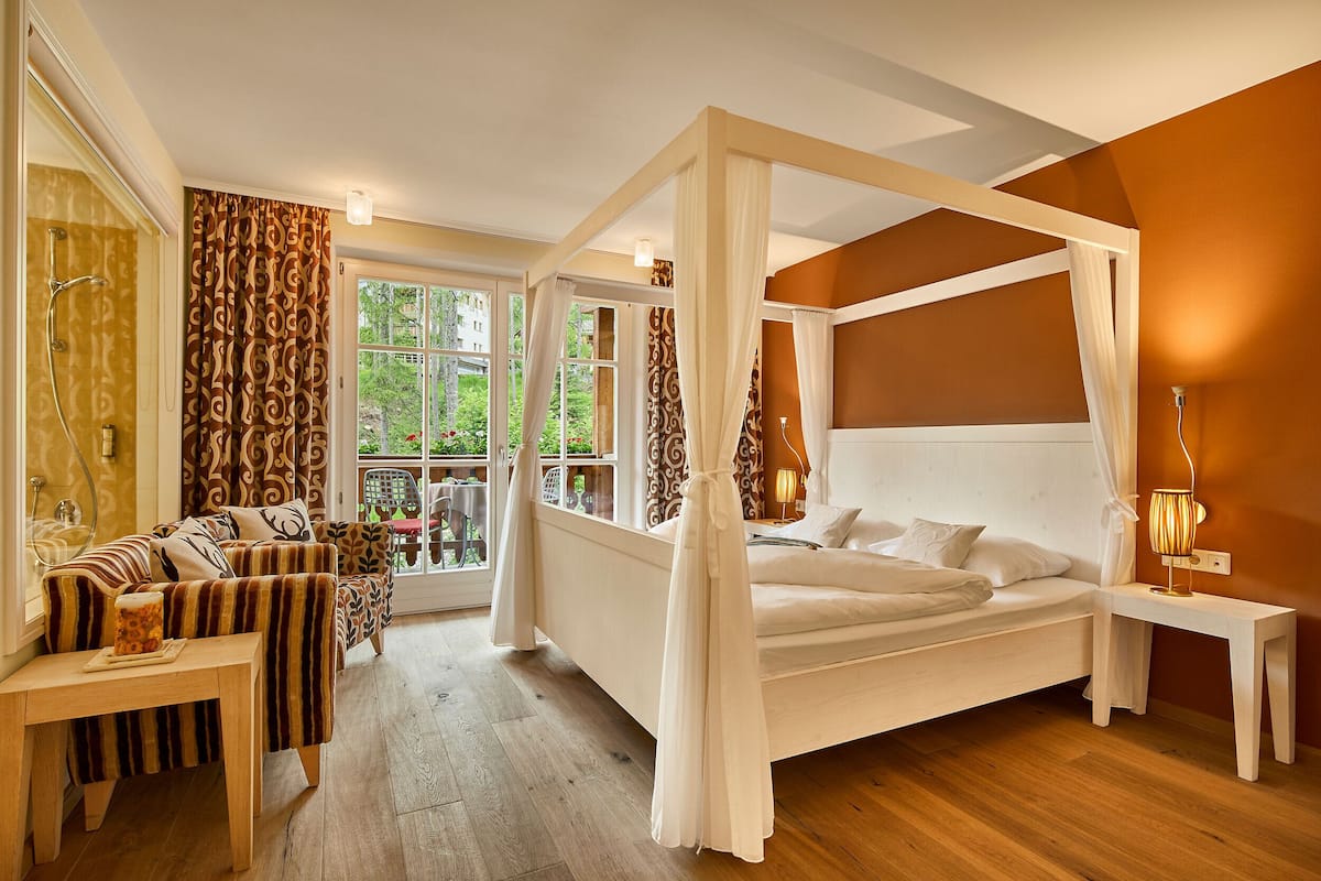 Suite Superior, balkon, pemandangan gunung | Brankas, tirai kedap cahaya, setrika/meja setrika, dan Wi-Fi gratis