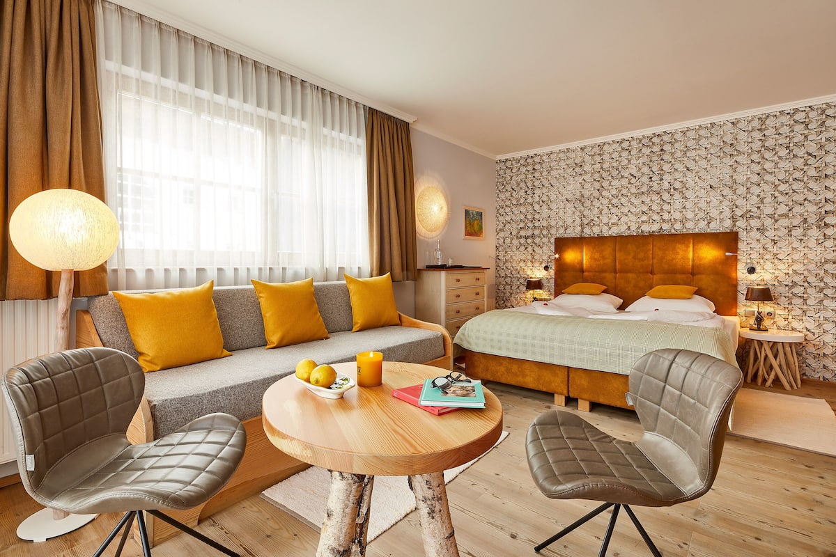 Kamar Double atau Twin Comfort, balkon, pemandangan gunung | Brankas, tirai kedap cahaya, setrika/meja setrika, dan Wi-Fi gratis