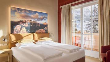 Superior-Suite, Balkon, Bergblick | Zimmersafe, Verdunkelungsvorhänge, Bügeleisen/Bügelbrett