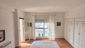 5 Schlafzimmer, Bügeleisen/Bügelbrett, Internetzugang, Bettwäsche