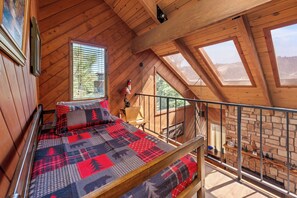 2 室のベッドルーム、デスク、WiFi (無料)、ベッドシーツ