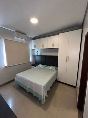 5 bedrooms, iron/ironing board, internet, bed sheets - I rent a 5 bedroom house near COP30. High standard. (Belém)