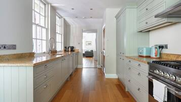 Cookware/dishes/utensils