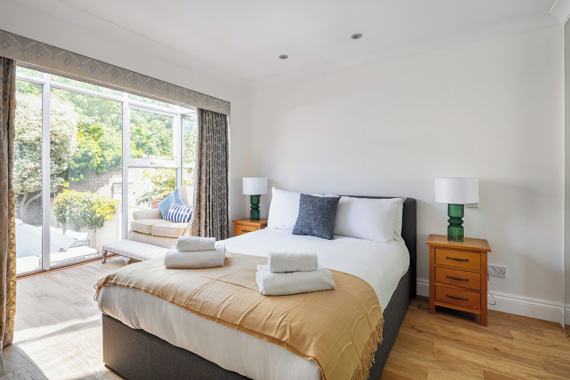 4 bedrooms, individually decorated, individually furnished, free WiFi