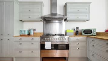 Cookware/dishes/utensils