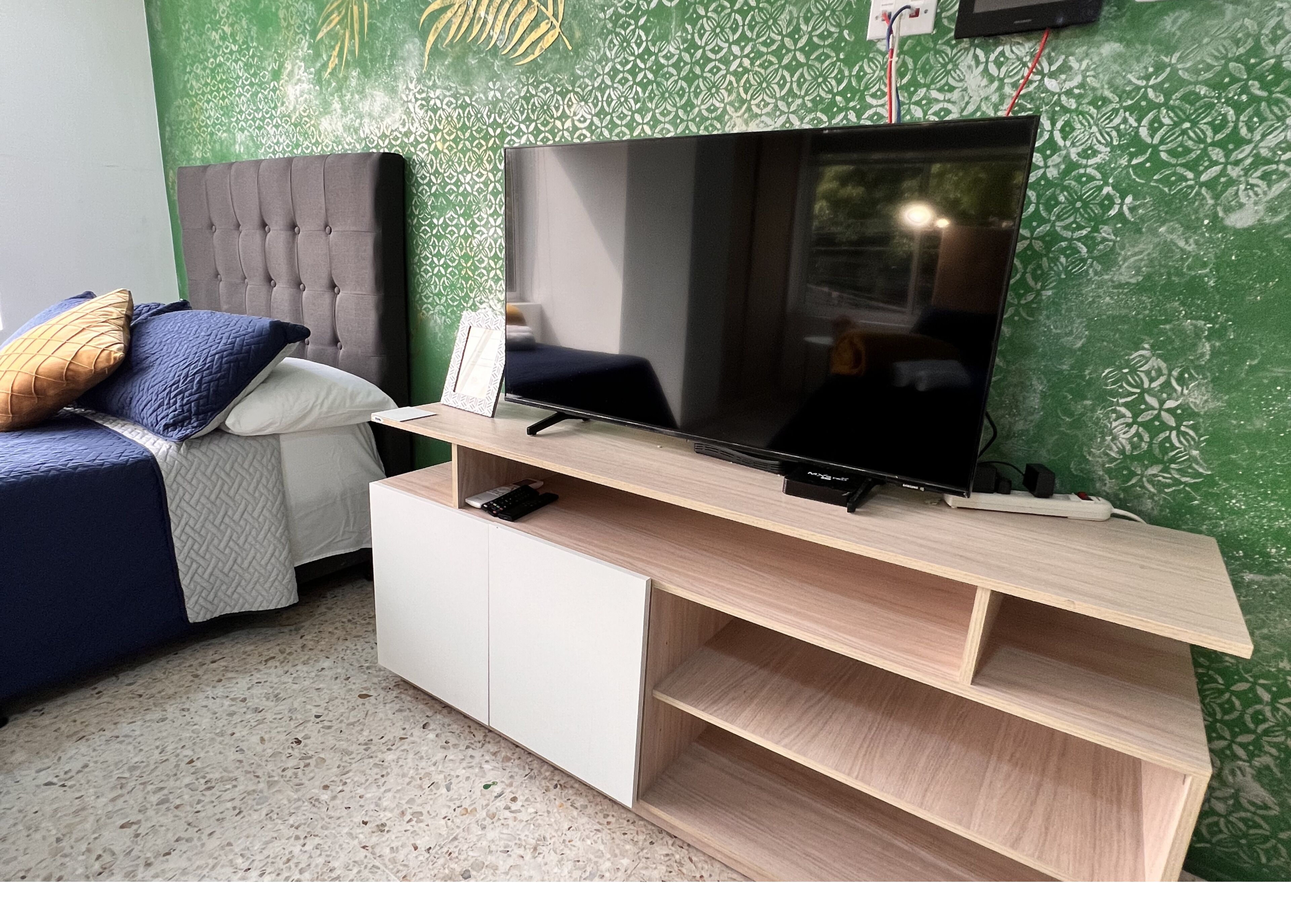 Strykejern/-brett og wi-fi (inkludert)