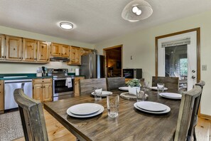 Dining - Cartecay River Dreams (Ellijay)