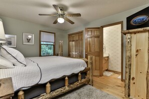 2 bedrooms, iron/ironing board, free WiFi