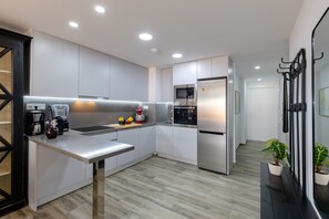 Microwave, dishwasher, coffee/tea maker, cookware/dishes/utensils - Penthouse Morning Star by Fidalsa (Torrevieja)