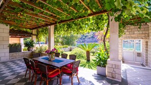 Outdoor dining - Villa Dadic by Villas Guide (Donje Obuljeno)