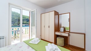 Bügeleisen/Bügelbrett, kostenloses WLAN, Bettwäsche