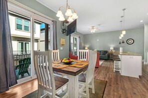 하우스, 침대(여러 개), 발코니 (Little Lagoon Cottage) | 다이닝