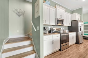 House, Multiple Beds, Balcony (Little Lagoon Cottage) | Private kitchen | Fridge, microwave, oven, stovetop