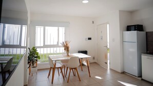 Dining - Temporary South with garden for 4 people with 3 beds, in General Roca, IUPA area. (General roca)