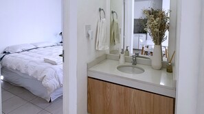 1 bedroom, desk, iron/ironing board, free WiFi