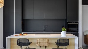 Kühlschrank, Mikrowelle, Ofen, Geschirrspüler