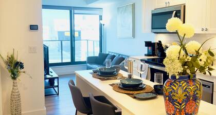 Downtown Condo, Stylish & Comfy