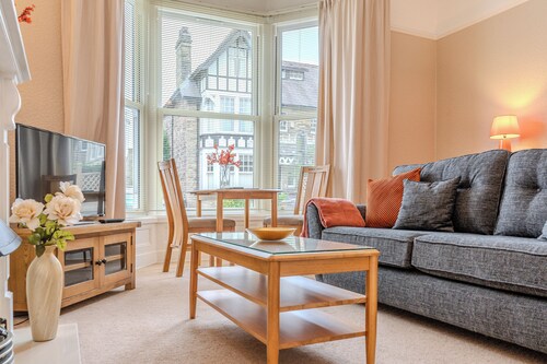 East Park Road - Classic 1 bedroom apartment