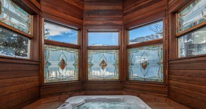 Smuggler Mine — Modern Pet-Friendly Retreat Near Slopes