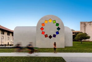 Vista frontal de la propiedad