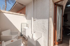 Terrace/patio - Holiday Home 'Katia' with Private Garden and Air Conditioning (Cellino San Marco)