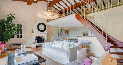 Authentic Provencal house with sea view