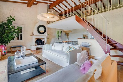 Authentic Provencal house with sea view