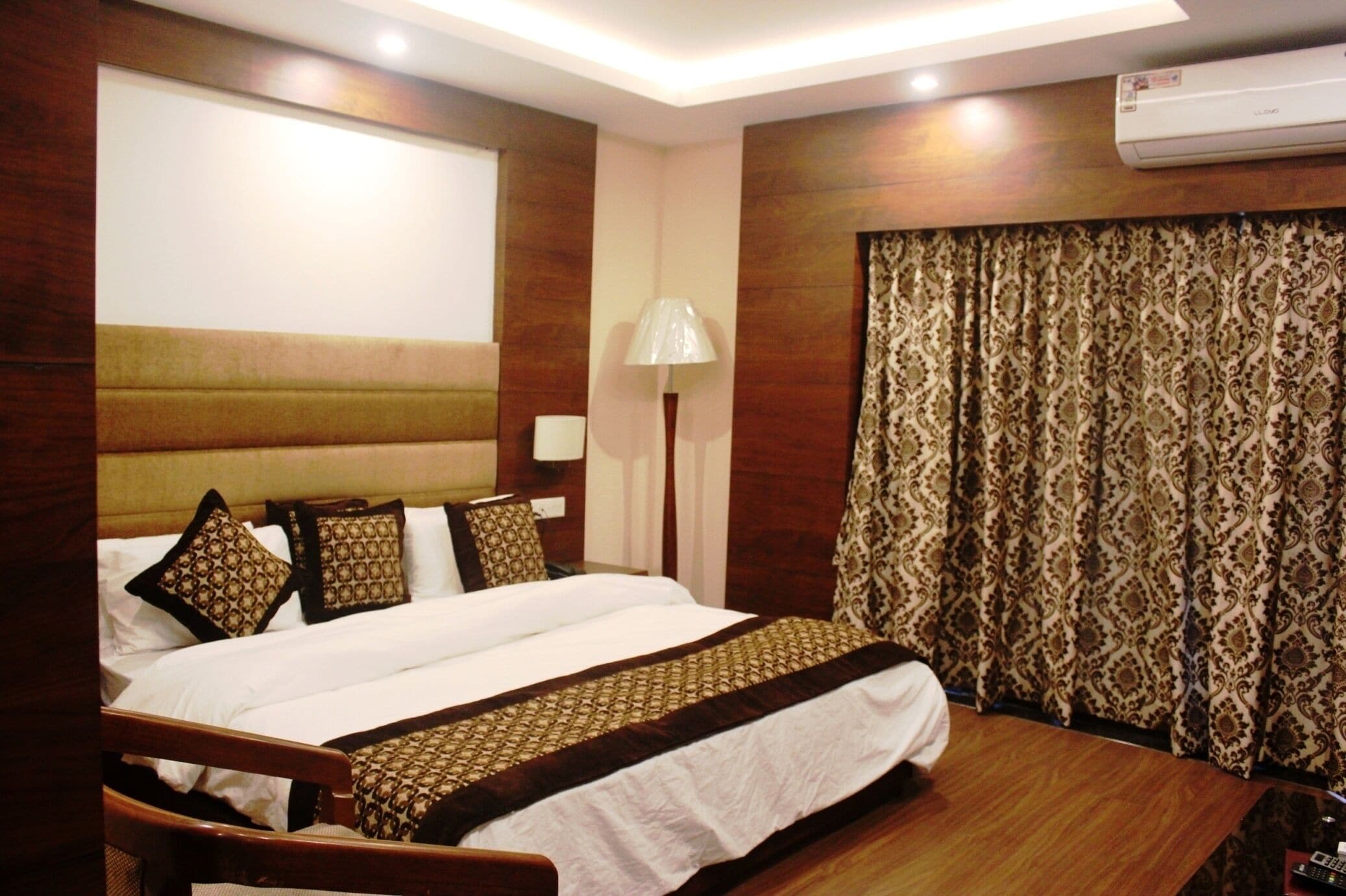 Executive Room | Premium bedding, desk, laptop workspace