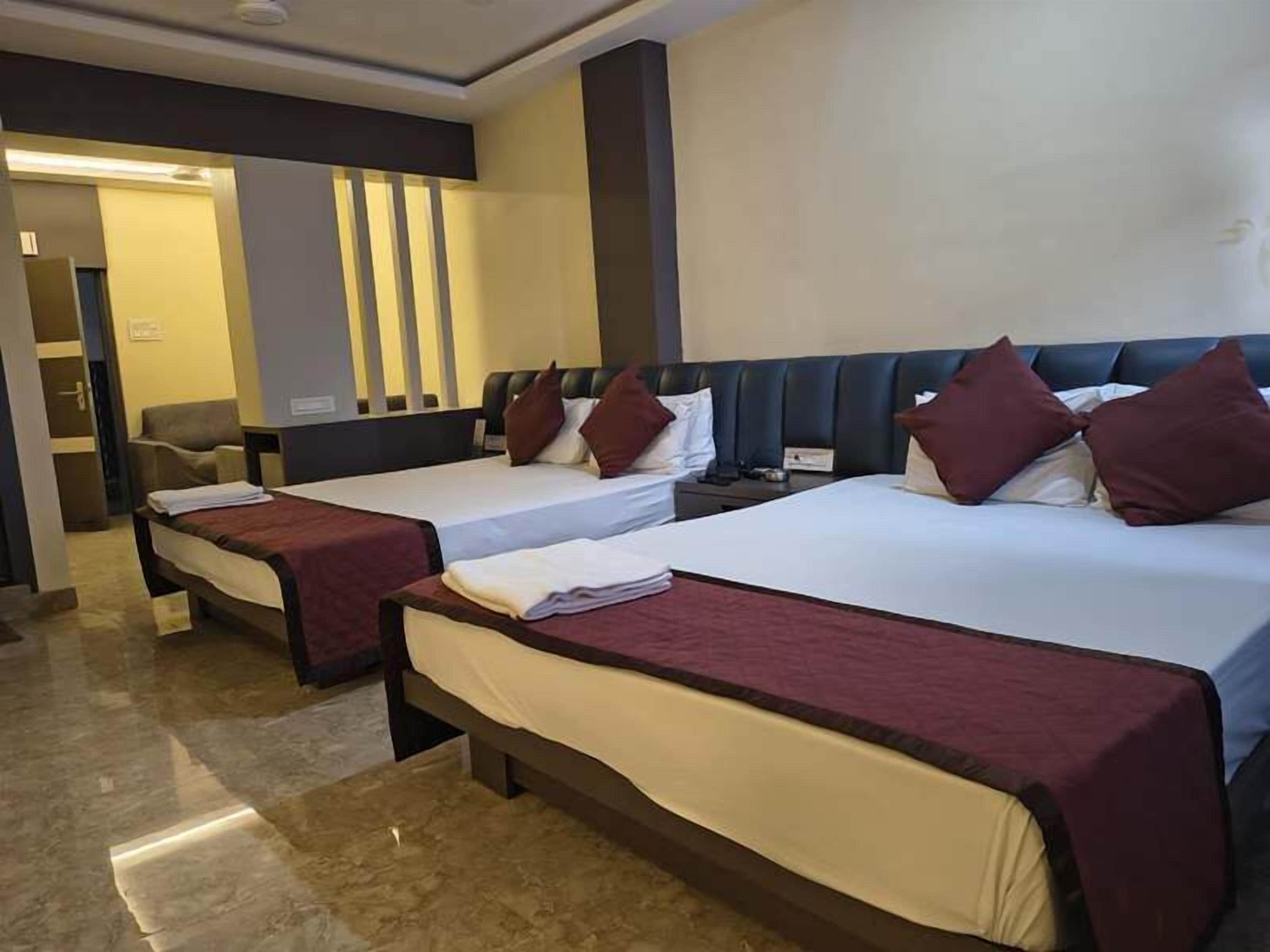 Luxury Room | Premium bedding, desk, laptop workspace