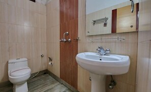 Deluxe Double or Twin Room | Bathroom