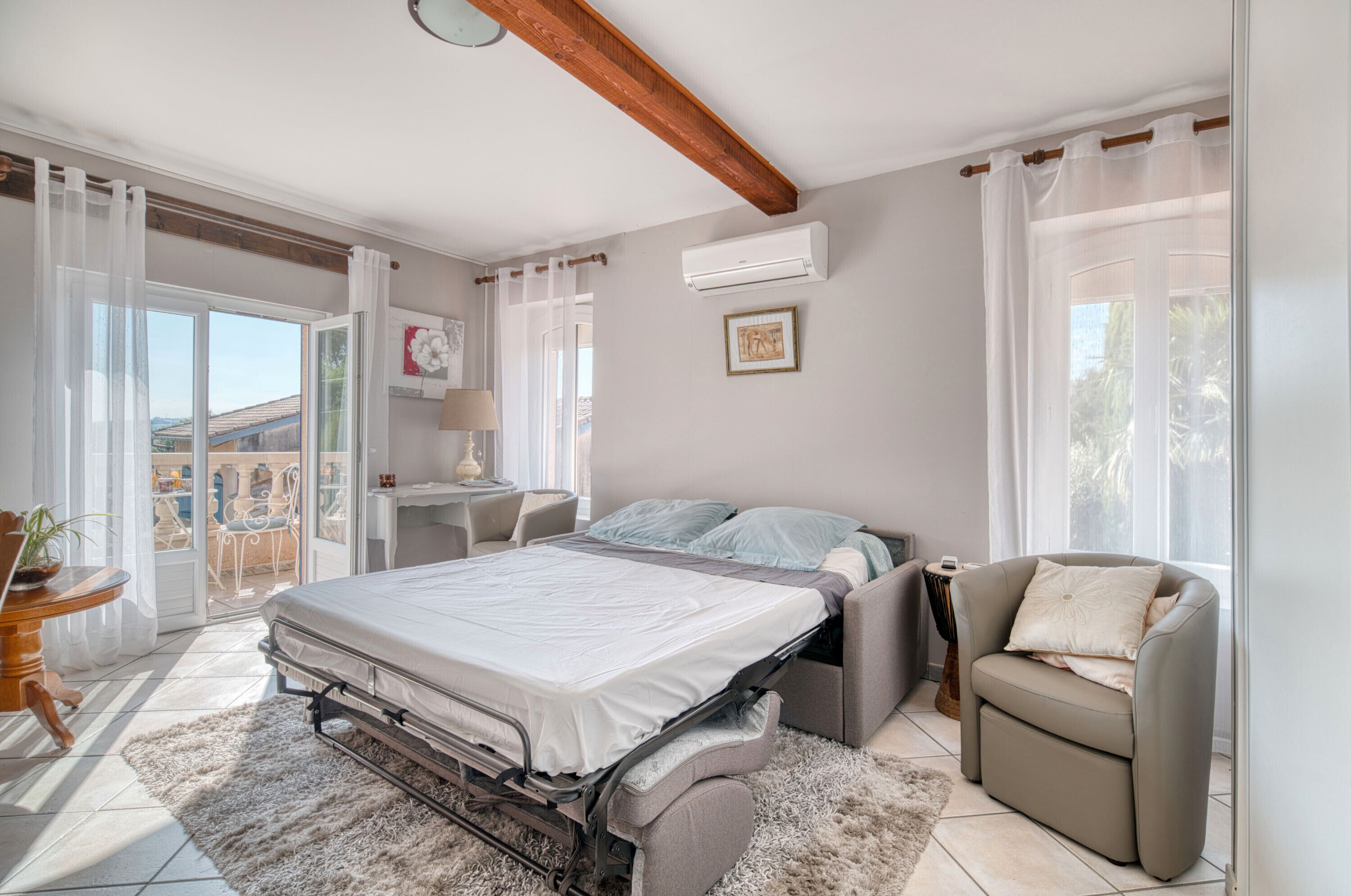 1 bedroom, desk, iron/ironing board, WiFi