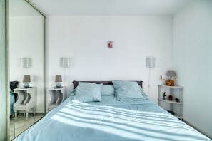 1 habitación, escritorio, tabla de planchar con plancha y wifi 